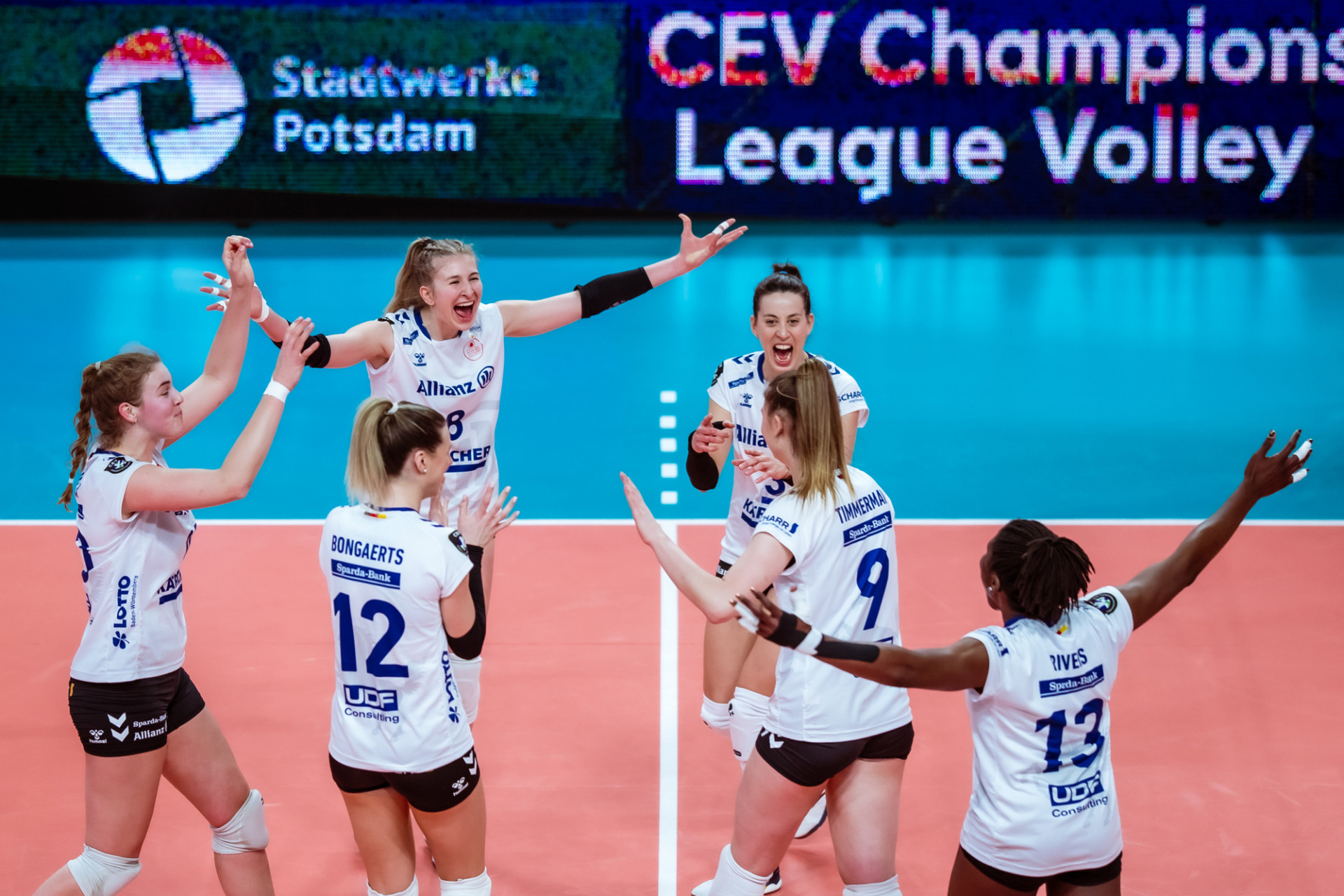 Allianz MTV bejubelt den Einzug ins Viertelfinale der Champions League. Foto: CEV